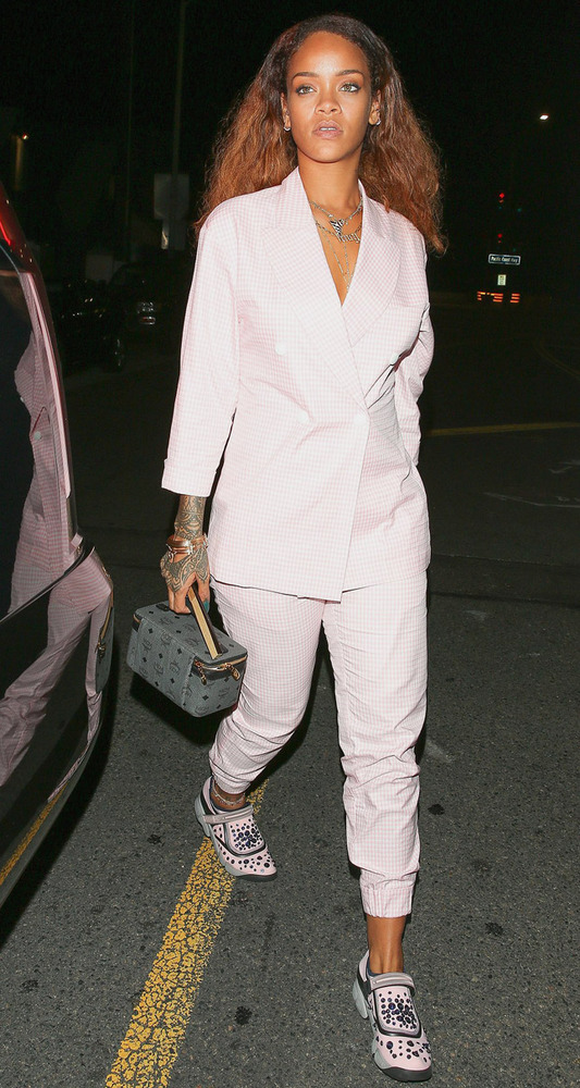 ������ � ������� Walk of Shame � ���������� Dior