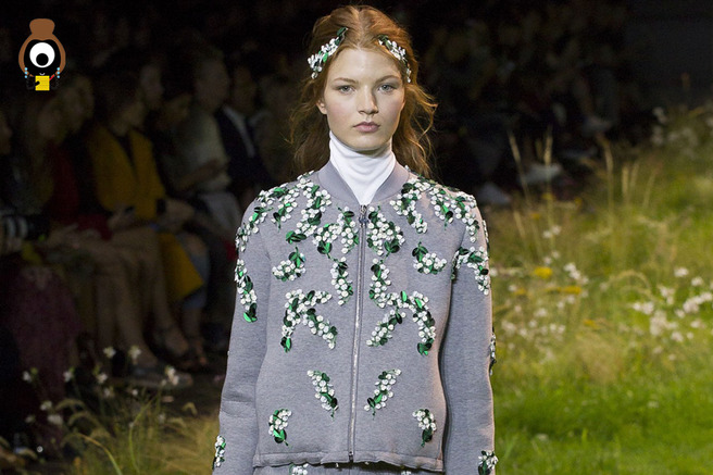 #SuzyPFW: Moncler Gamme Rouge � Fencing Blades at Versailles