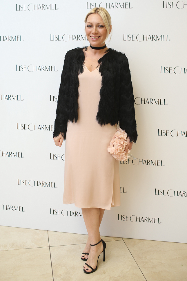 ������ �� �������� �������� Lise Charmel � ������������