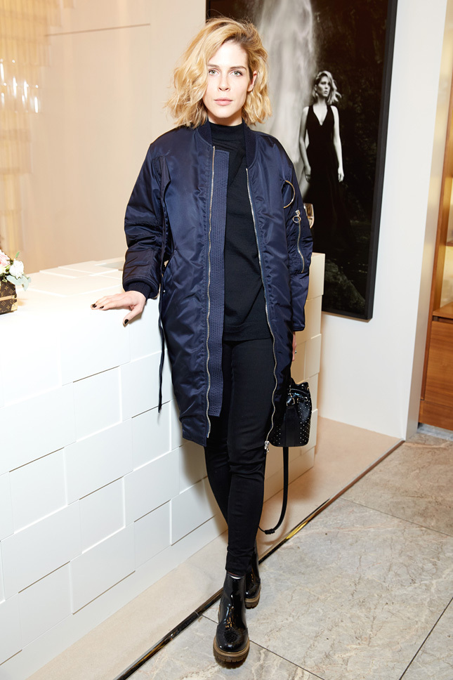 ������ ������  �� �������� ������������ �����-�������� Louis Vuitton � ����