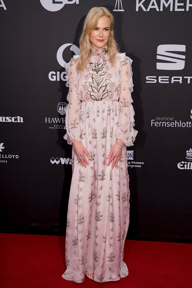 ������ ������ � Giambattista Valli �� ��������� Goldene Kamera � ��������