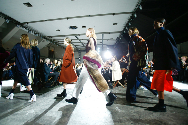 ����� ���� 100 ������� Dries Van Noten ���������� �� ����� �����