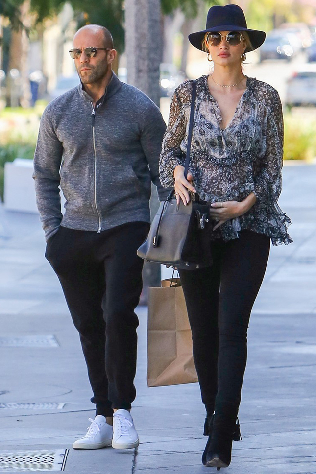 ������� ������� � ���� ����������-������ � ������ Saint Laurent � �������� ���������