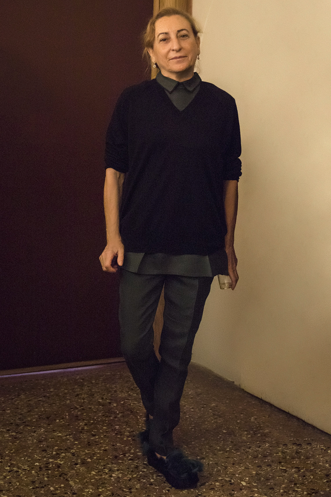 ������ ����� �� �������� �������� The Boat is Leaking. The Captain Lied � ����� Prada � �������