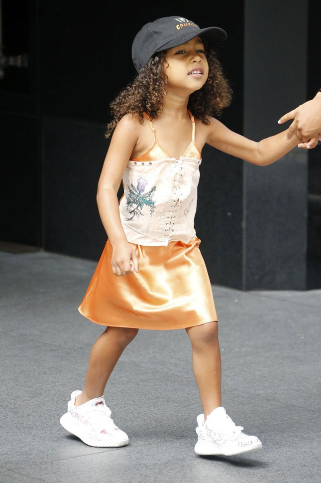 ���� ���� � ���������� Yeezy � ���-�����