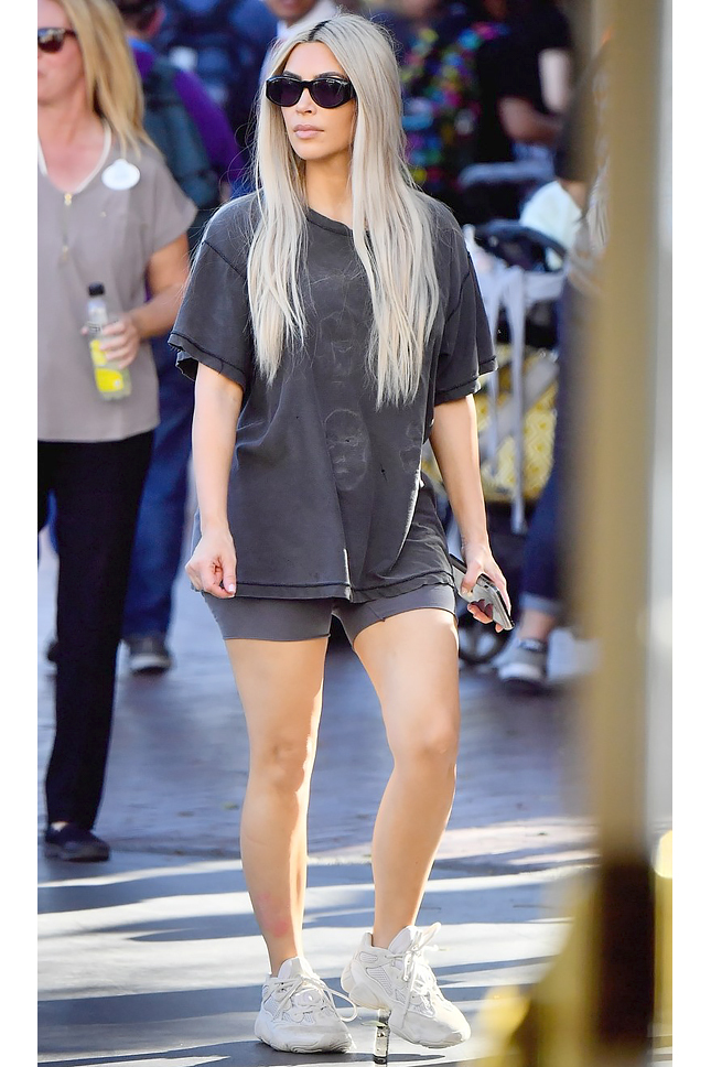 ��� ��������� � ���������� Yeezy Wave Runner 700 � ���-������������ �����������