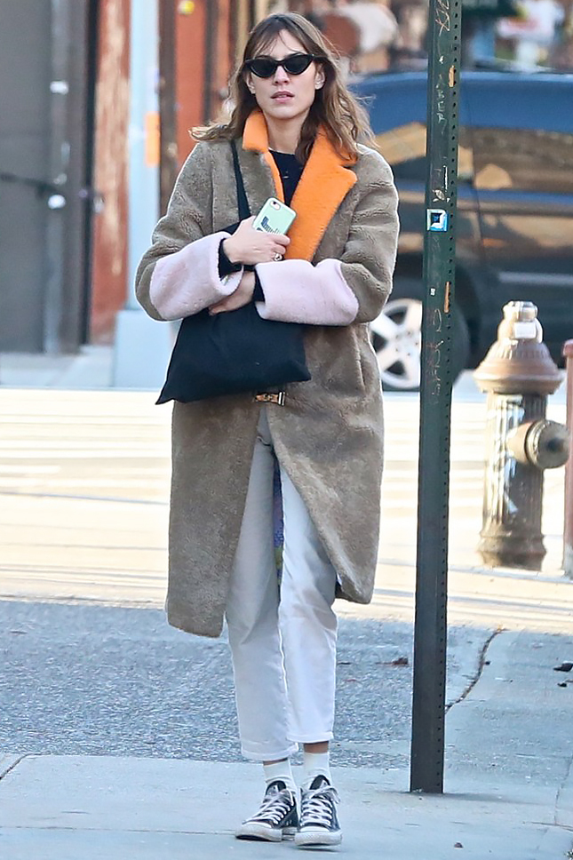 ������ ���� � ������ Saks Potts � ����� Converse � ���-�����