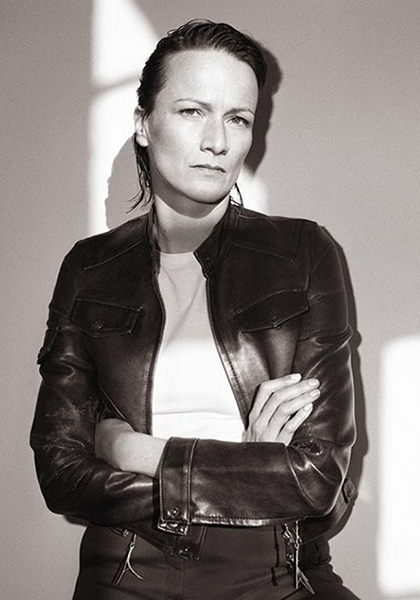 Courrges ������� ��� ������ ����������� ���������