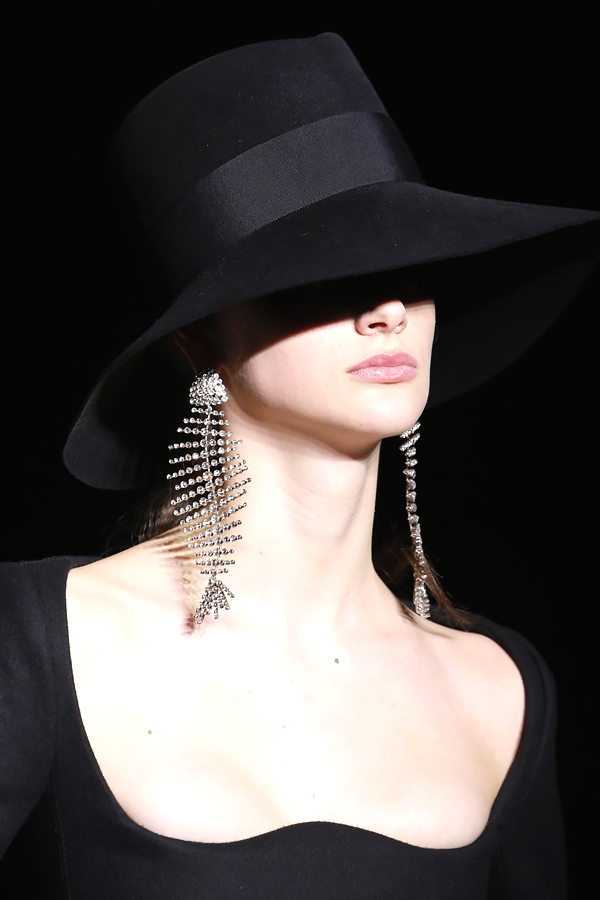 ����������������� ����� � ������-������ ������� �� ��� Saint Laurent