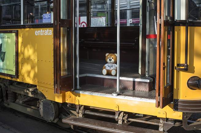 ����� Moschino ������� ���������