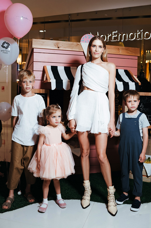 ����� ��������� � ������ �������, ������ � ������ �� ����������� Moonsters x Lena Perminova �� ��������� ����