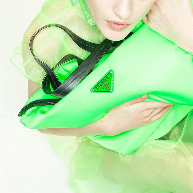 ���������� ����� Prada ������� � �����