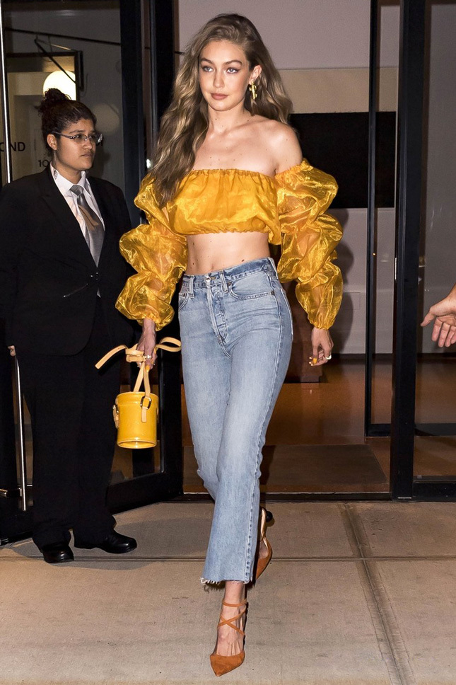 ������ ����� � ������� Re/Done, ������ Jacquemus � � ������ Louis Vuitton � ���-�����